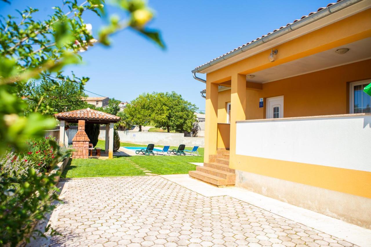 Holiday Home Labud Žminj Eksteriør billede